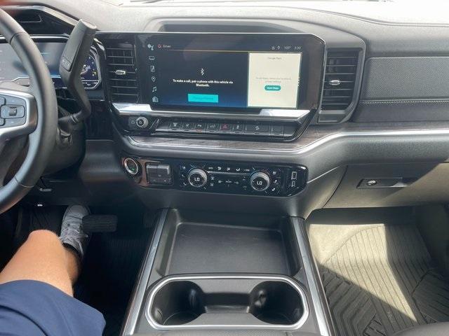 Photo of 2025 Summit White Chevrolet Silverado 3500
