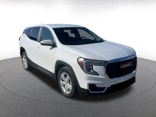 Photo of 2024 Summit White GMC Terrain