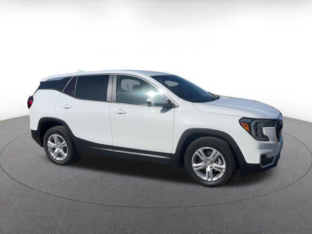 Photo of 2024 Summit White GMC Terrain