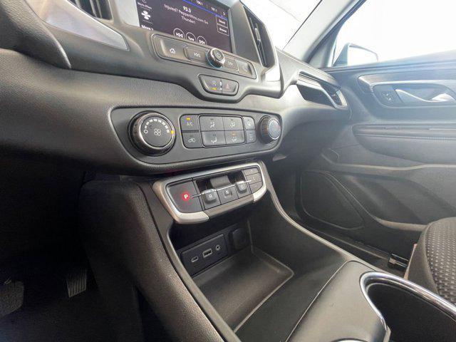 Photo of 2024 Summit White GMC Terrain