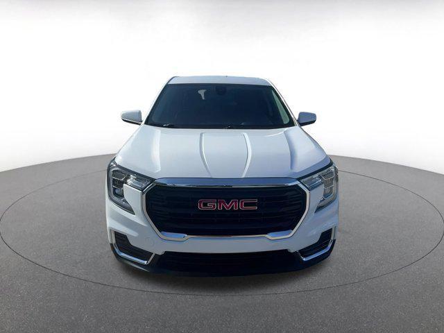 Photo of 2024 Summit White GMC Terrain