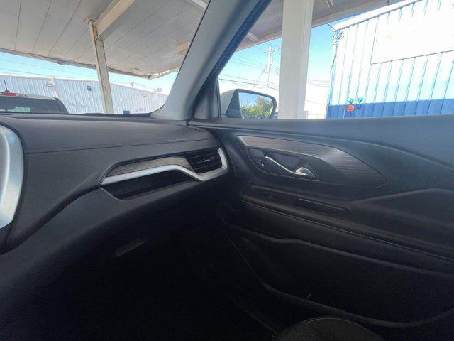 Photo of 2024 Summit White GMC Terrain