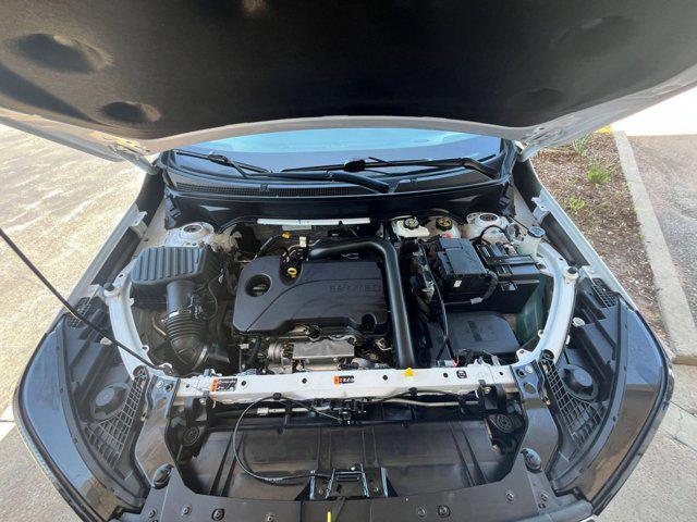 Photo of 2023 Summit White GMC Terrain