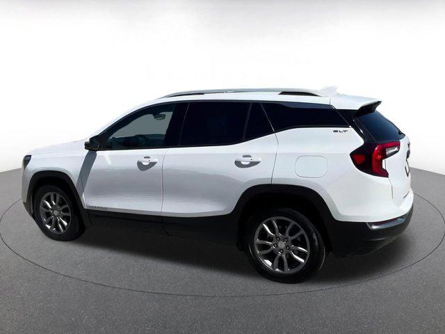 Photo of 2023 Summit White GMC Terrain