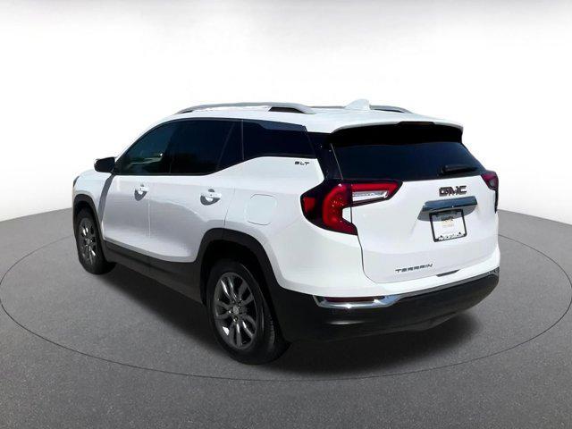 Photo of 2023 Summit White GMC Terrain