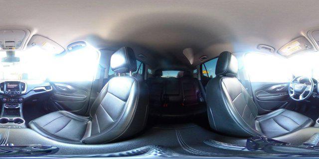 Photo of 2023 Summit White GMC Terrain