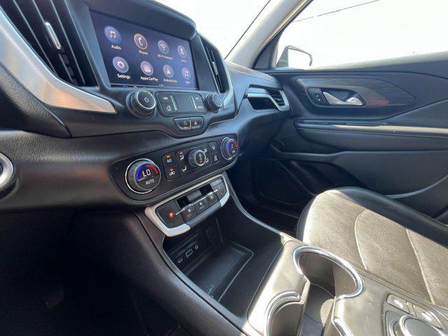 Photo of 2023 Summit White GMC Terrain