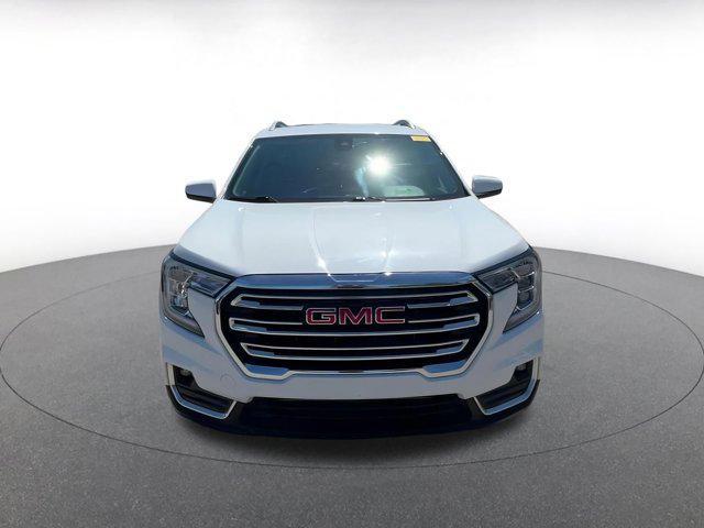 Photo of 2023 Summit White GMC Terrain