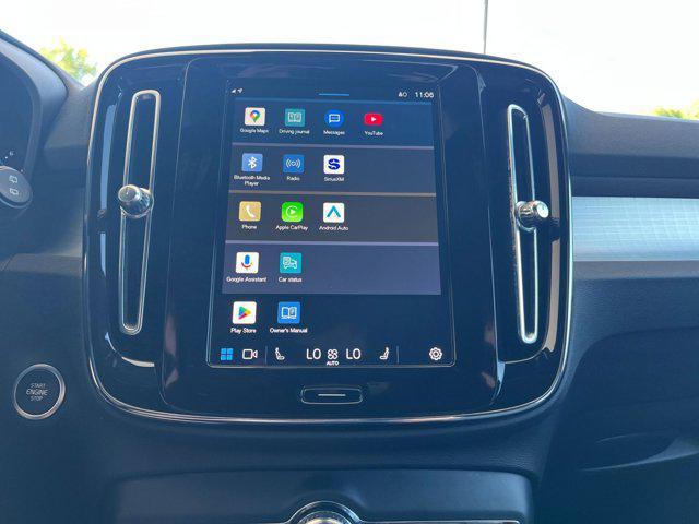 Photo of 2024 Gray Volvo XC40