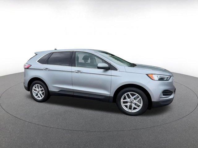 Photo of 2024 Iconic Silver Metallic Ford Edge