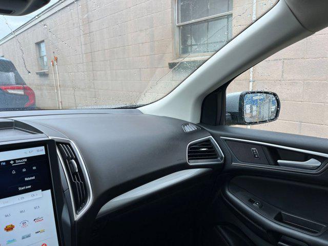 Photo of 2024 Iconic Silver Metallic Ford Edge