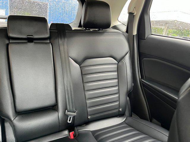 Photo of 2024 Iconic Silver Metallic Ford Edge
