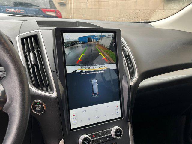 Photo of 2024 Iconic Silver Metallic Ford Edge