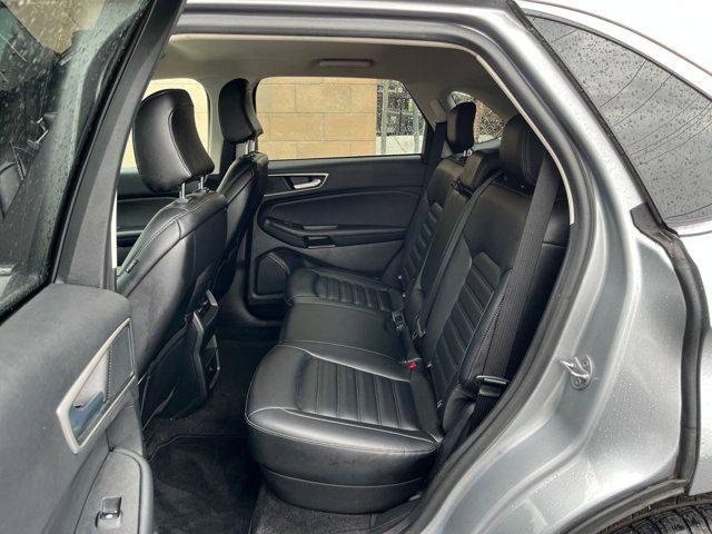 Photo of 2024 Iconic Silver Metallic Ford Edge