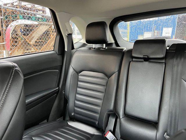 Photo of 2024 Iconic Silver Metallic Ford Edge
