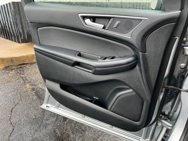 Photo of 2024 Iconic Silver Metallic Ford Edge