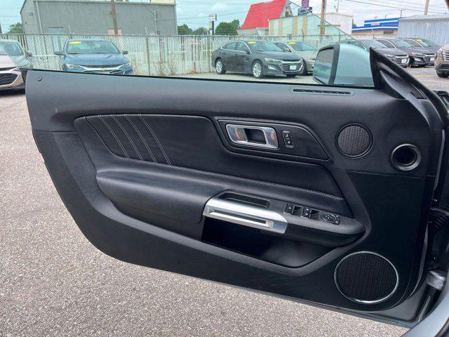 Photo of 2023 Iconic Silver Metallic Ford Mustang