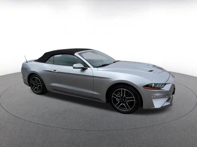 Photo of 2023 Iconic Silver Metallic Ford Mustang