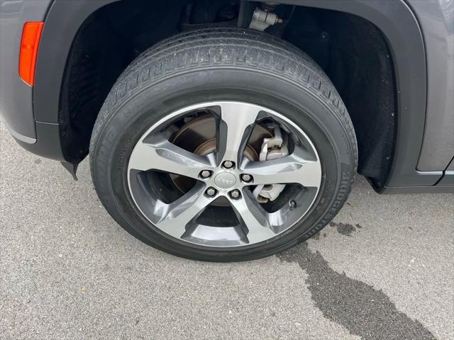 Photo of 2023  Jeep Grand Cherokee L