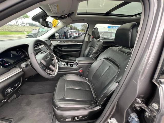 Photo of 2023  Jeep Grand Cherokee L