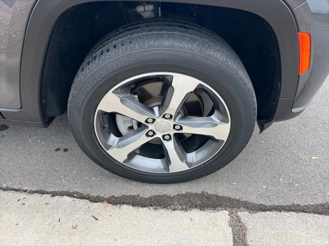 Photo of 2023  Jeep Grand Cherokee L