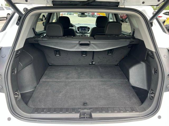 Photo of 2023 Summit White GMC Terrain