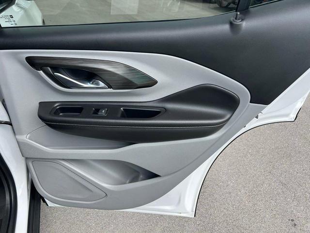 Photo of 2023 Summit White GMC Terrain