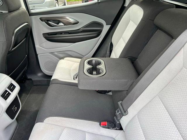 Photo of 2023 Summit White GMC Terrain