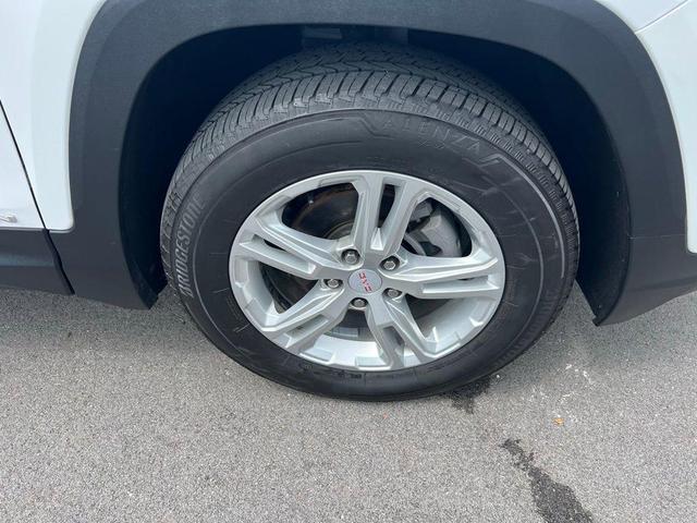 Photo of 2023 Summit White GMC Terrain