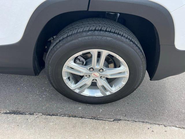 Photo of 2023 Summit White GMC Terrain