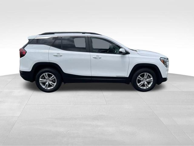Photo of 2023 Summit White GMC Terrain