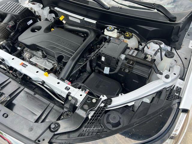 Photo of 2023 Summit White GMC Terrain