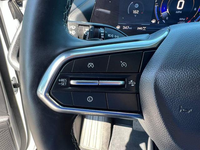 Photo of 2025 White Chevrolet Traverse