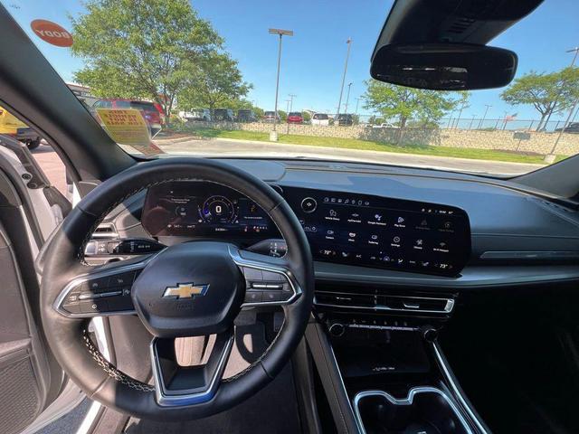 Photo of 2025 White Chevrolet Traverse