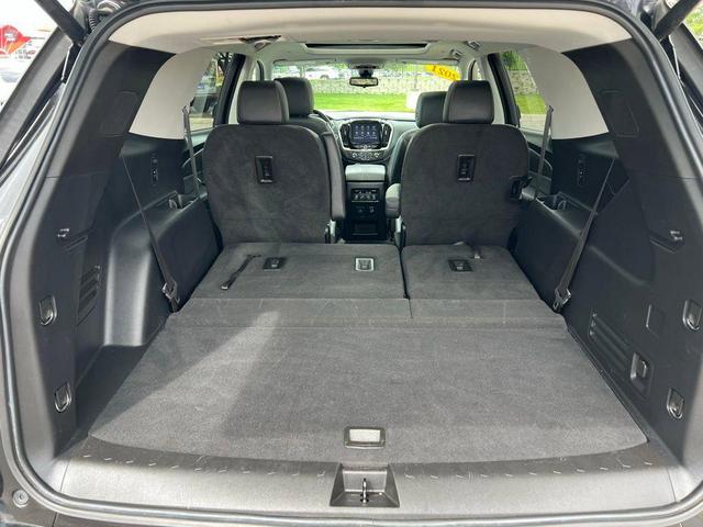 Photo of 2021 Mosaic Black Metallic Chevrolet Traverse