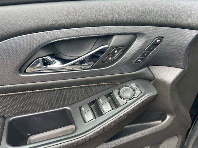 Photo of 2021 Mosaic Black Metallic Chevrolet Traverse