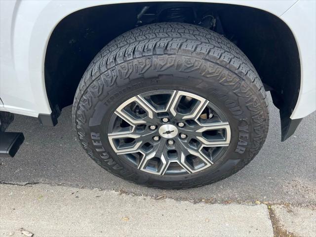 Photo of 2023 Summit White Chevrolet Colorado