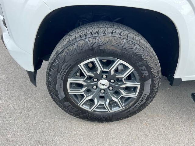 Photo of 2023 Summit White Chevrolet Colorado