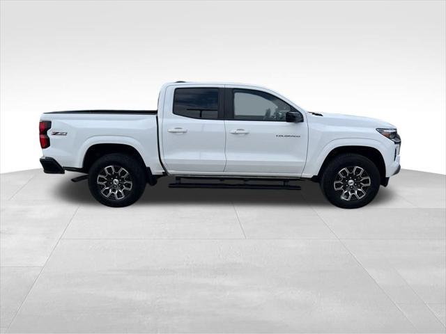 Photo of 2023 Summit White Chevrolet Colorado