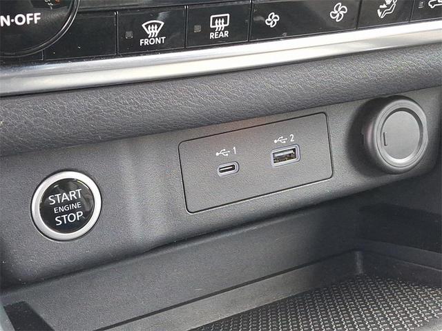 Photo of 2021 Super Black Nissan Rogue