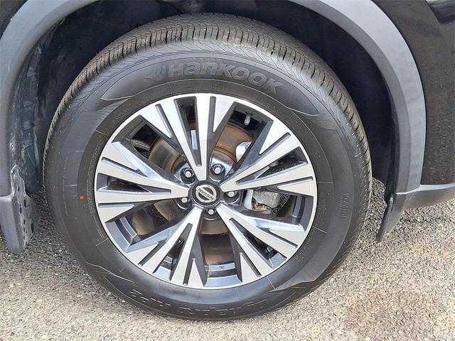 Photo of 2021 Super Black Nissan Rogue