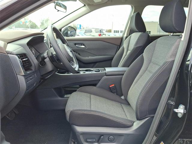 Photo of 2021 Super Black Nissan Rogue