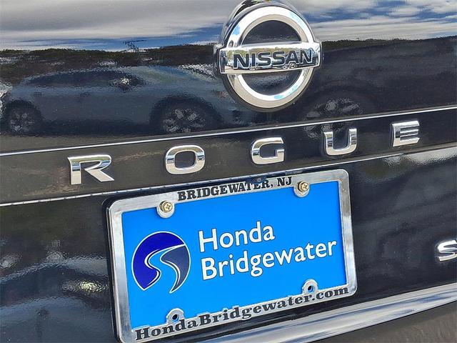 Photo of 2021 Super Black Nissan Rogue
