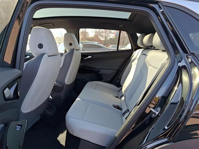 Photo of 2022 Mythos Black Metallic Volkswagen ID.4