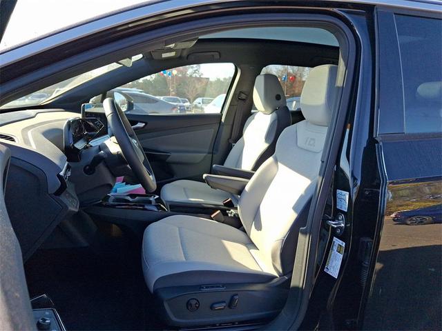 Photo of 2022 Mythos Black Metallic Volkswagen ID.4