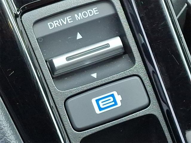 Photo of 2023 Platinum White Pearl Honda Accord Hybrid