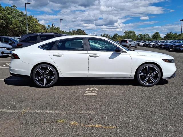 Photo of 2025 Platinum White Pearl Honda Accord Hybrid