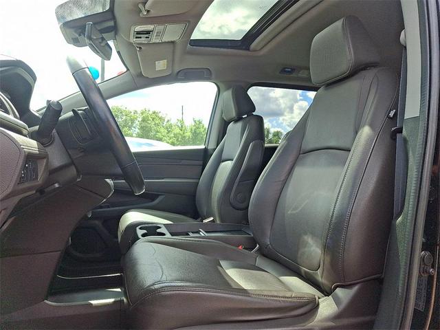 Photo of 2020 Crystal Black Pearl Honda Odyssey