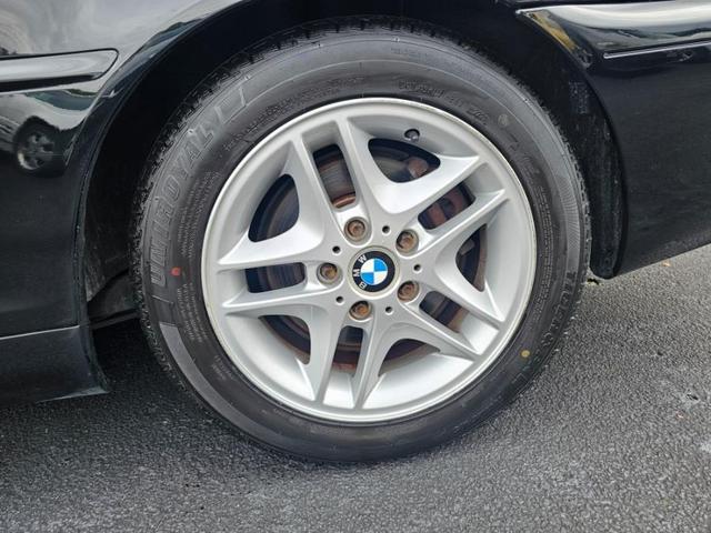 Photo of 2004 Jet Black BMW 325