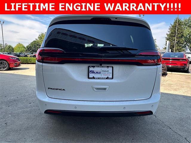 Photo of 2026 Bright White Clearcoat Chrysler Pacifica